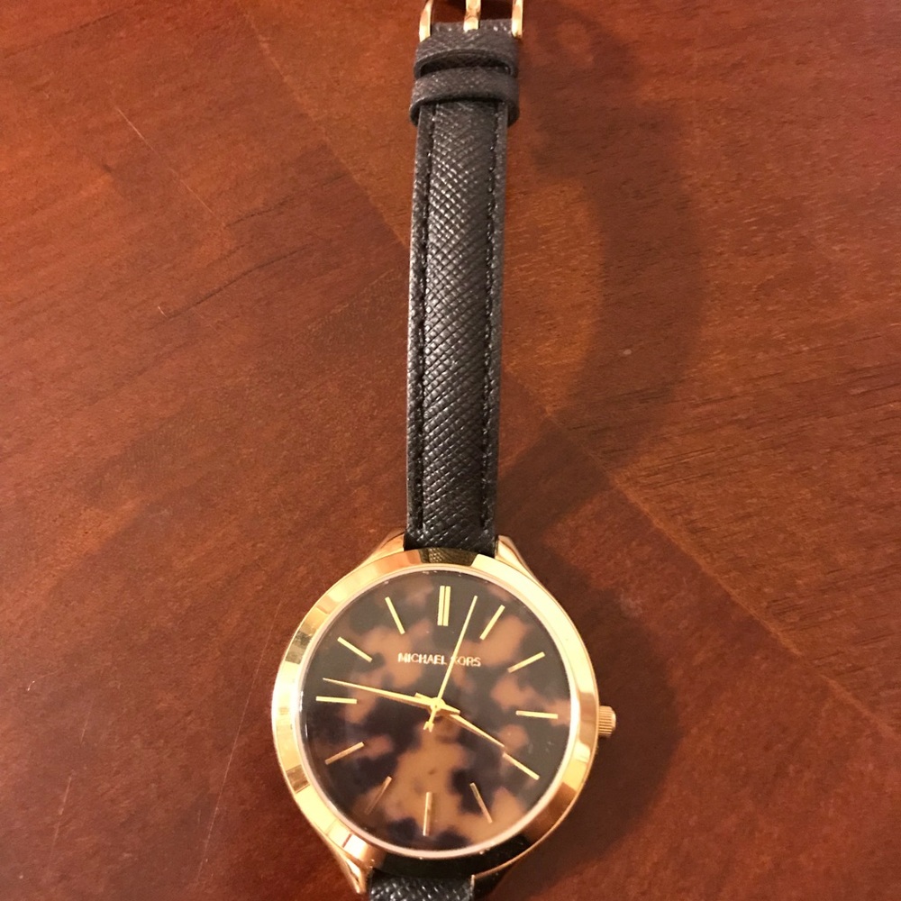 Michael Kors double wrap leather watch. - Picture 4 of 8